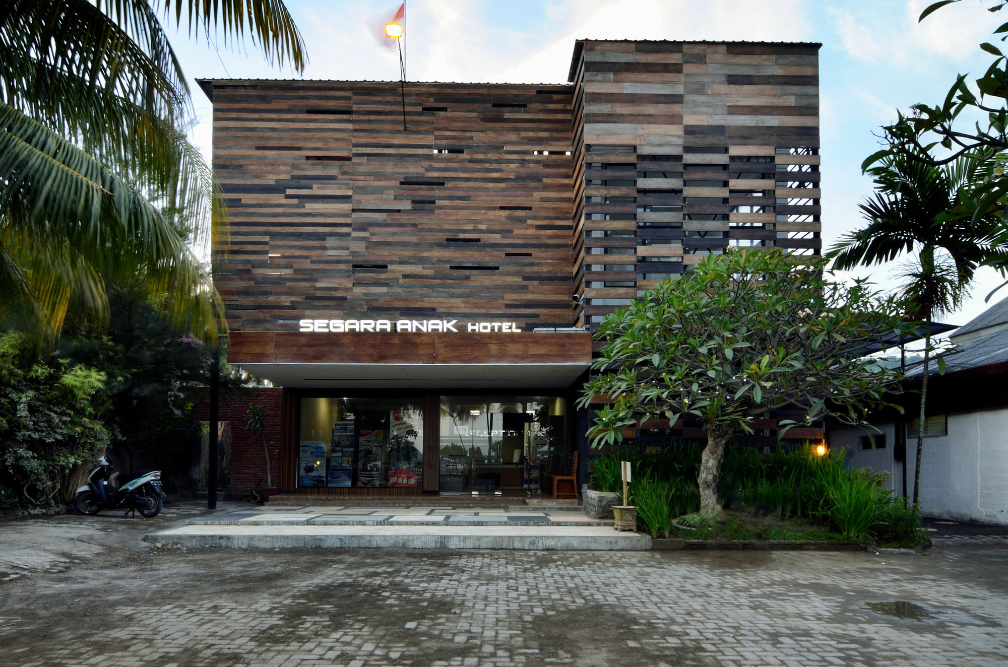 Segara Anak Bungalow & Restaurant Kuta  Kültér fotó